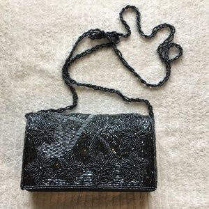 Beaded Clutch w/magnetic closure.